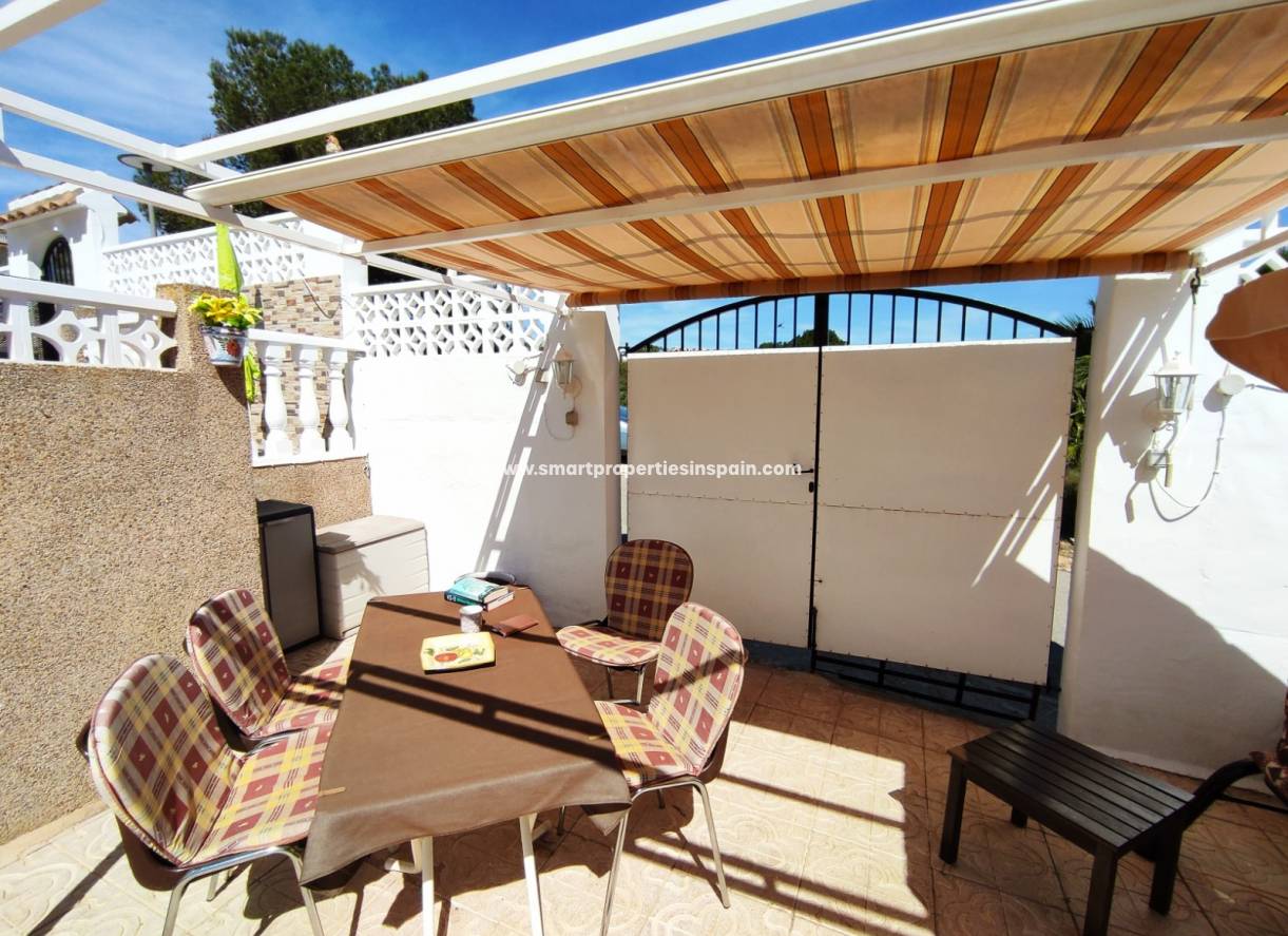 Wederverkoop - Semi Detached Villa - La Marina - Urbanización La Marina