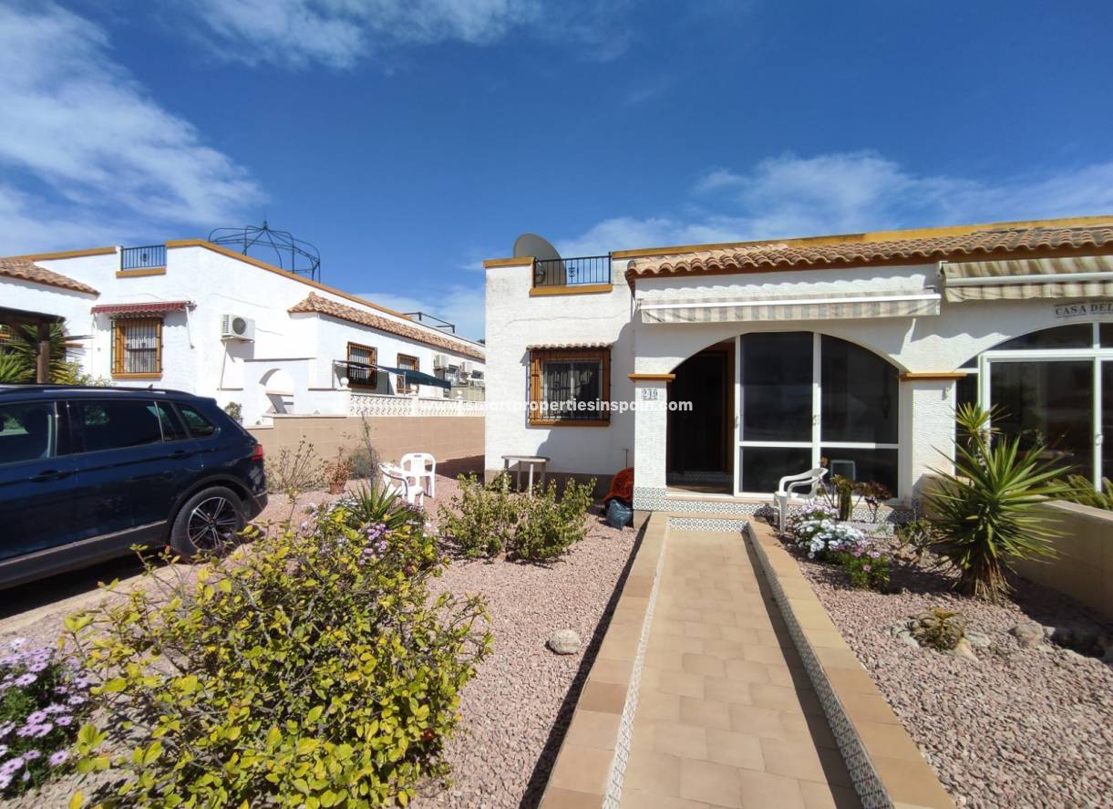 Wederverkoop - Semi Detached Villa - La Marina - Urbanización La Marina