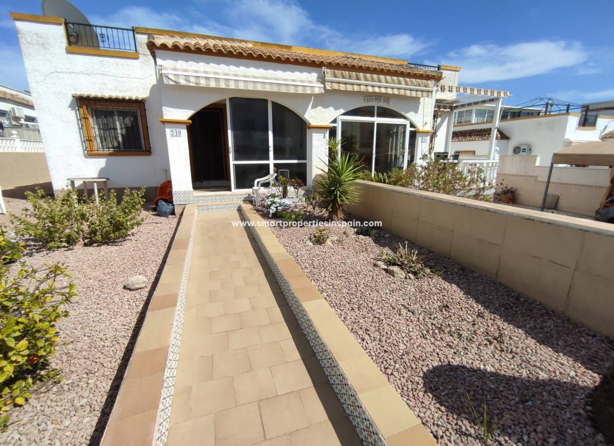 Wederverkoop - Semi Detached Villa - La Marina - Urbanización La Marina