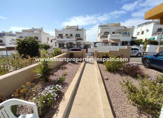 Wederverkoop - Semi Detached Villa - La Marina - Urbanización La Marina