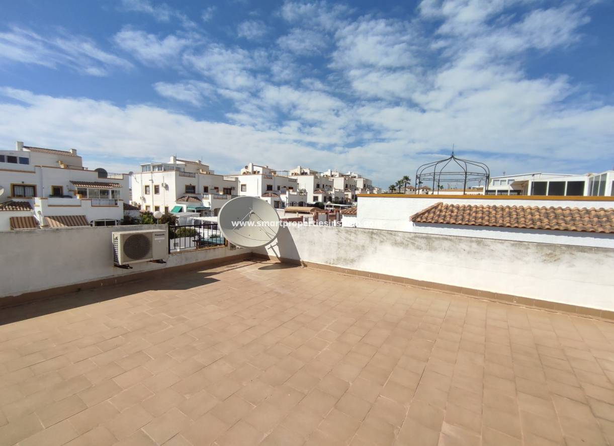 Wederverkoop - Semi Detached Villa - La Marina - Urbanización La Marina