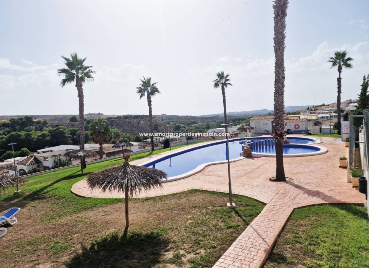 Wederverkoop - Semi Detached Villa - La Marina - Urbanización La Marina
