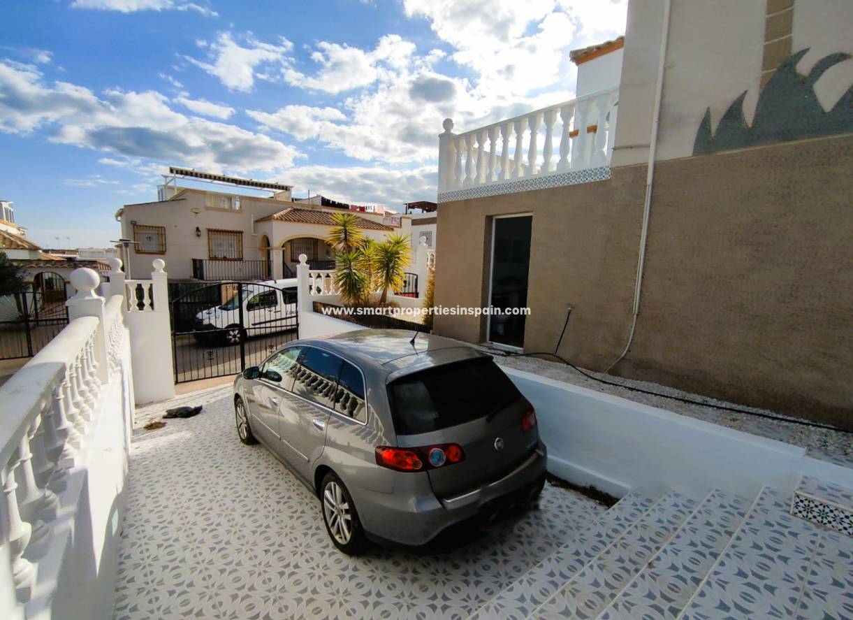 Wederverkoop - Semi Detached Villa - La Marina - Urbanización La Marina