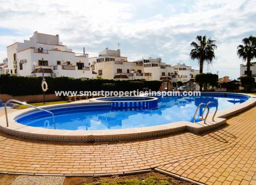 Wederverkoop - Semi Detached Villa - La Marina - Urbanización La Marina