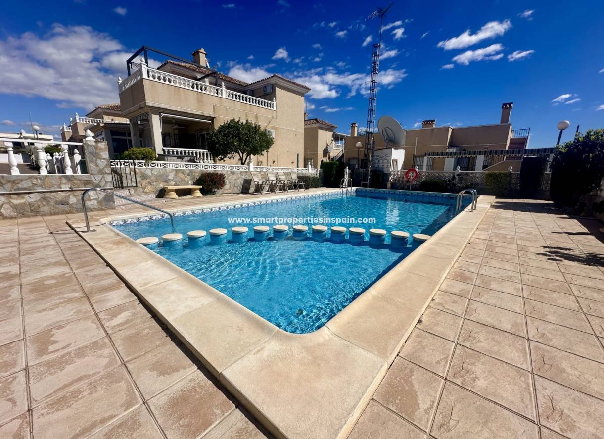 Wederverkoop - Semi Detached Villa - La Marina - Urbanización La Marina