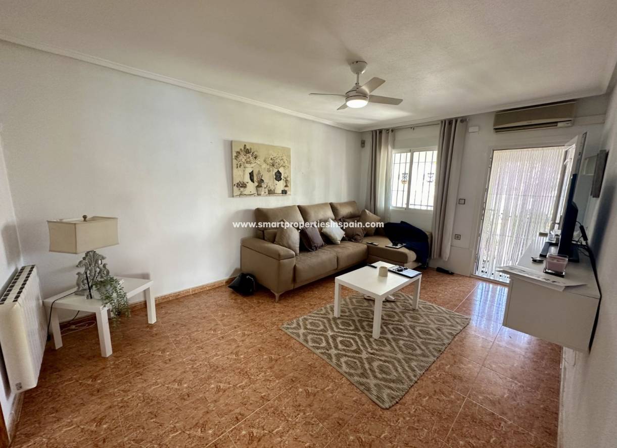 Wederverkoop - Semi Detached Villa - La Marina - Urbanización La Marina