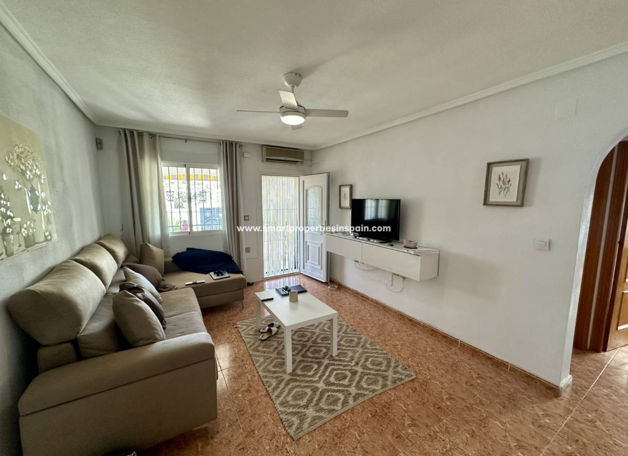 Wederverkoop - Semi Detached Villa - La Marina - Urbanización La Marina