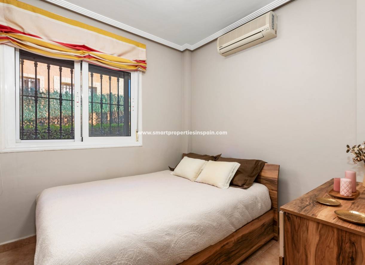 Wederverkoop - Semi Detached Villa - La Marina - Urbanización La Marina
