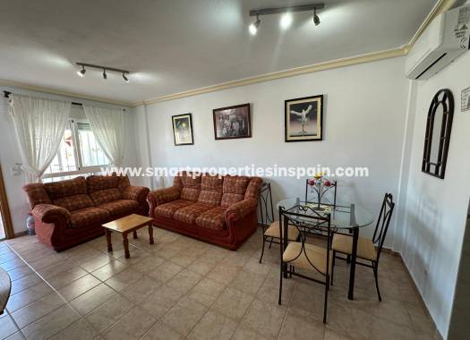 Wederverkoop - Semi Detached Villa - La Marina - Urbanización La Marina