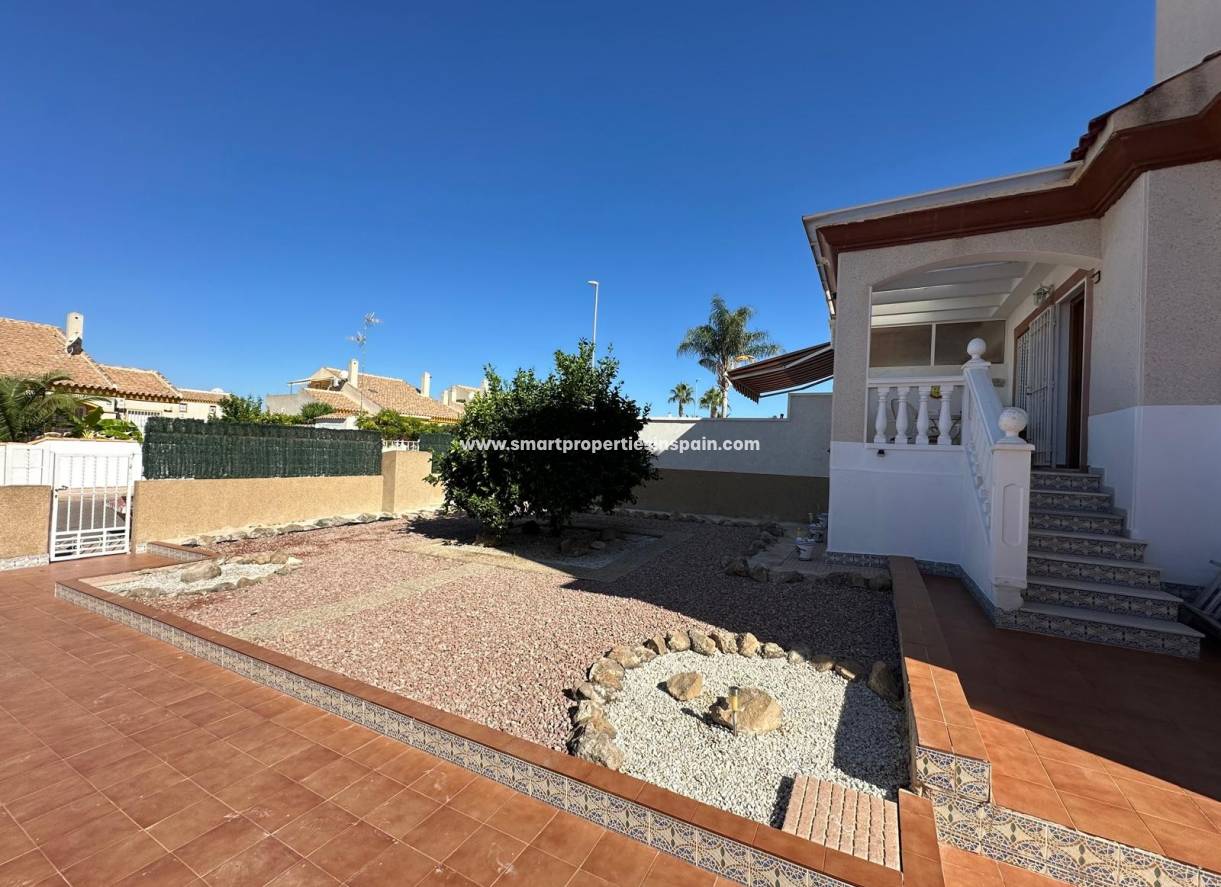 Wederverkoop - Semi Detached Villa - La Marina - Urbanización La Marina