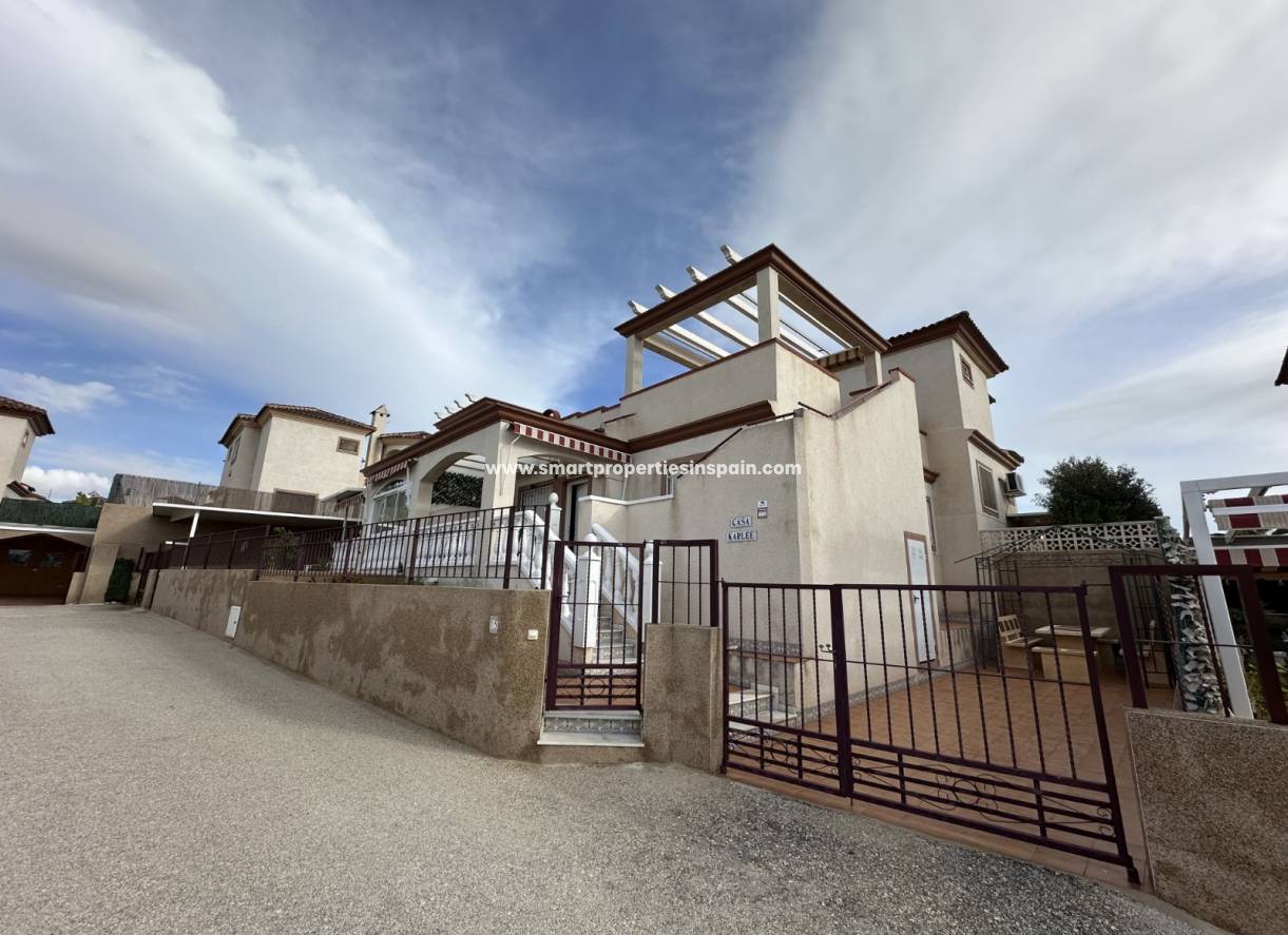 Wederverkoop - Semi Detached Villa - La Marina - Urbanización La Marina