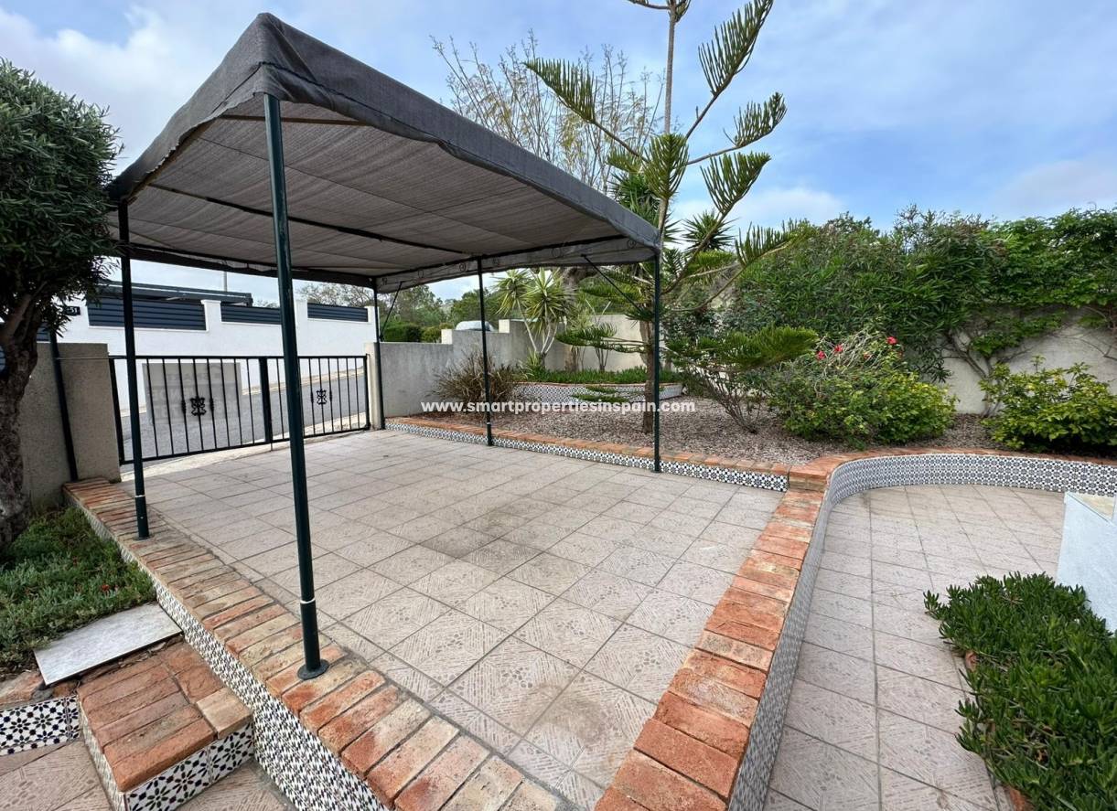 Wederverkoop - Semi Detached Villa - La Marina - Urbanización La Marina