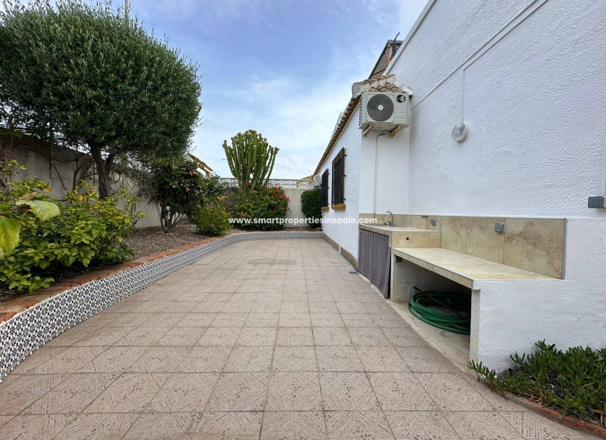 Wederverkoop - Semi Detached Villa - La Marina - Urbanización La Marina