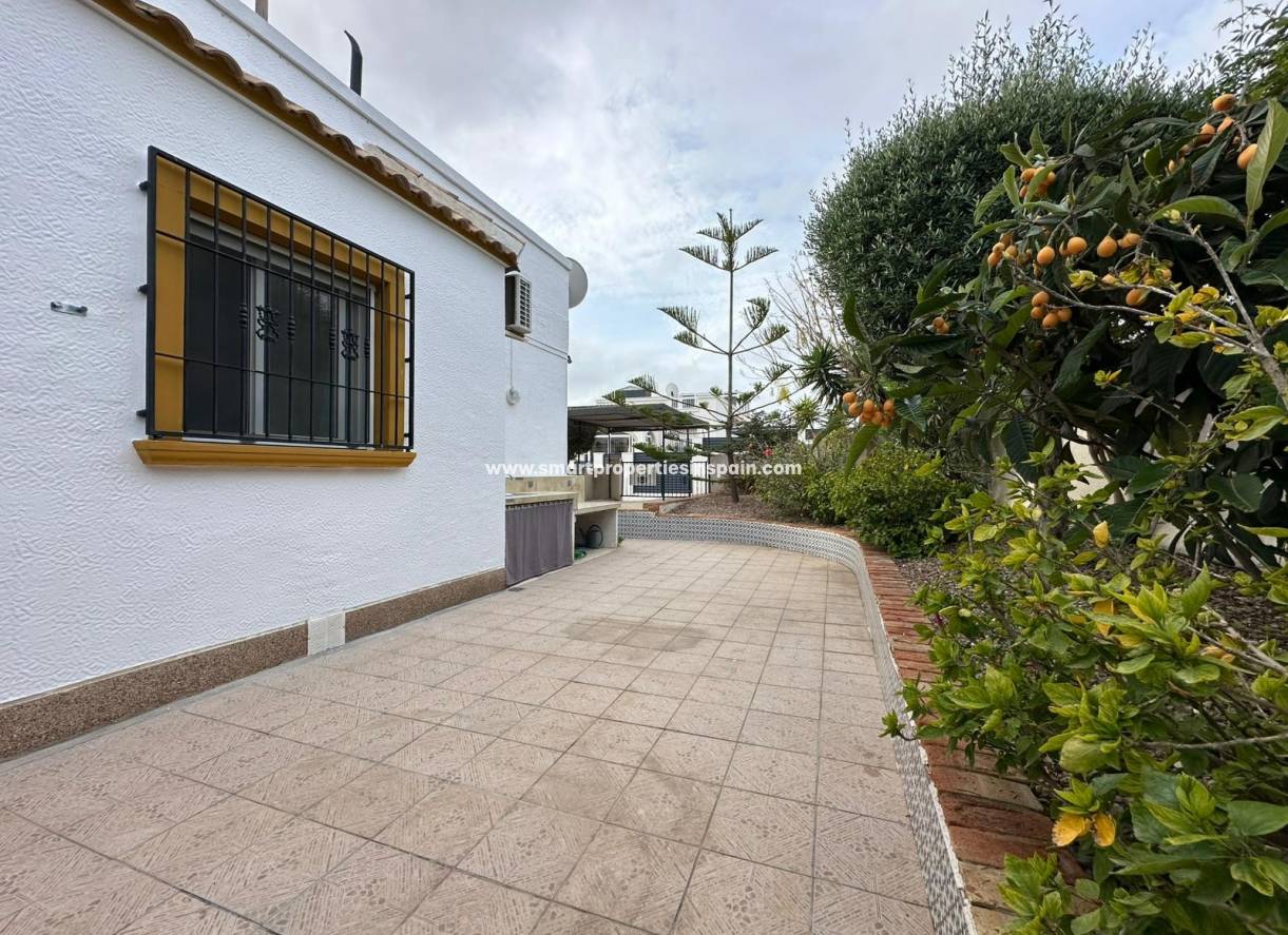 Wederverkoop - Semi Detached Villa - La Marina - Urbanización La Marina