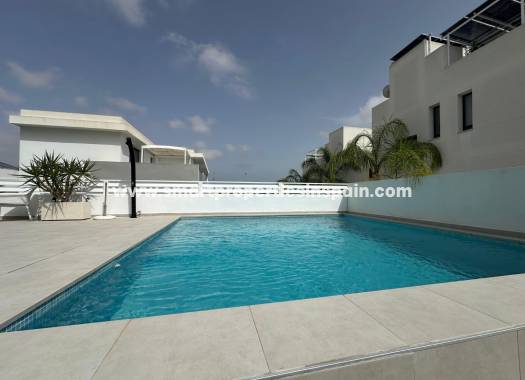 Wederverkoop - Semi Detached Villa - La Marina - Urbanización La Marina