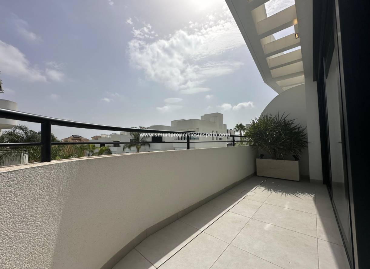 Wederverkoop - Semi Detached Villa - La Marina - Urbanización La Marina