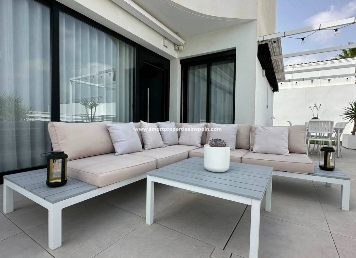 Wederverkoop - Semi Detached Villa - La Marina - Urbanización La Marina