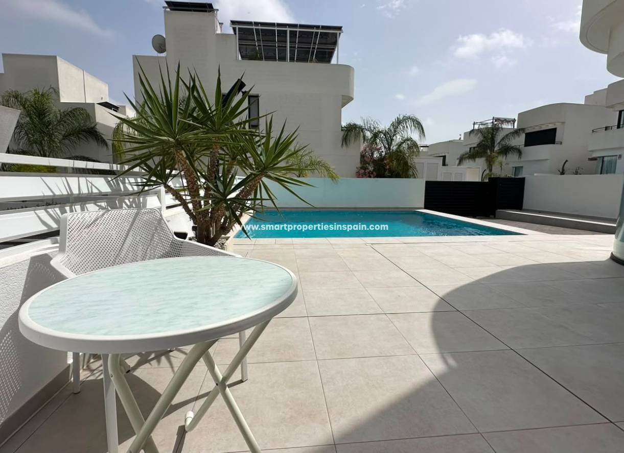 Wederverkoop - Semi Detached Villa - La Marina - Urbanización La Marina