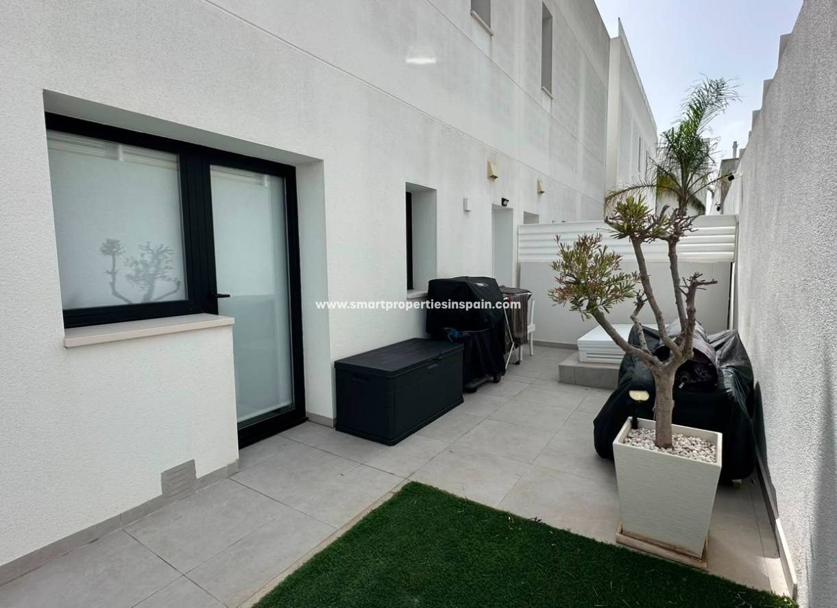 Wederverkoop - Semi Detached Villa - La Marina - Urbanización La Marina