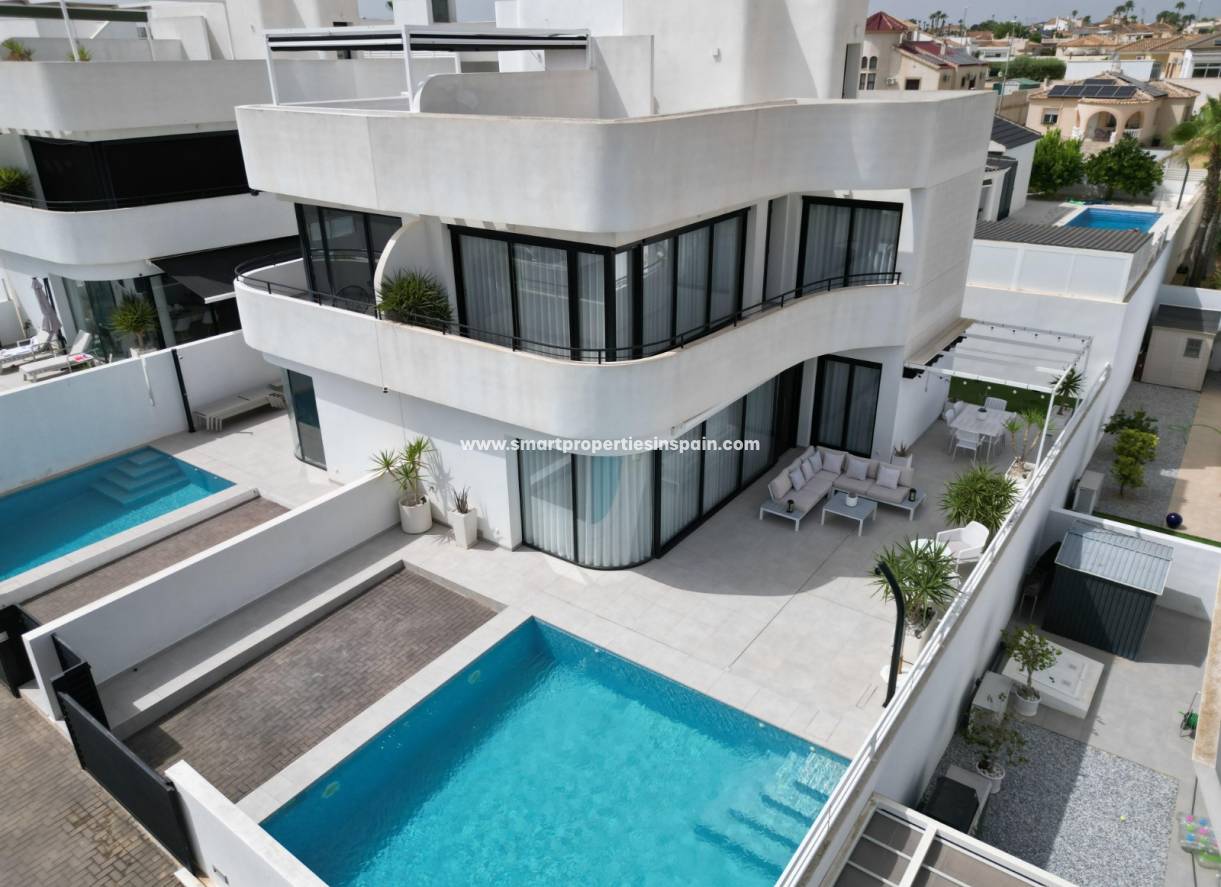 Wederverkoop - Semi Detached Villa - La Marina - Urbanización La Marina
