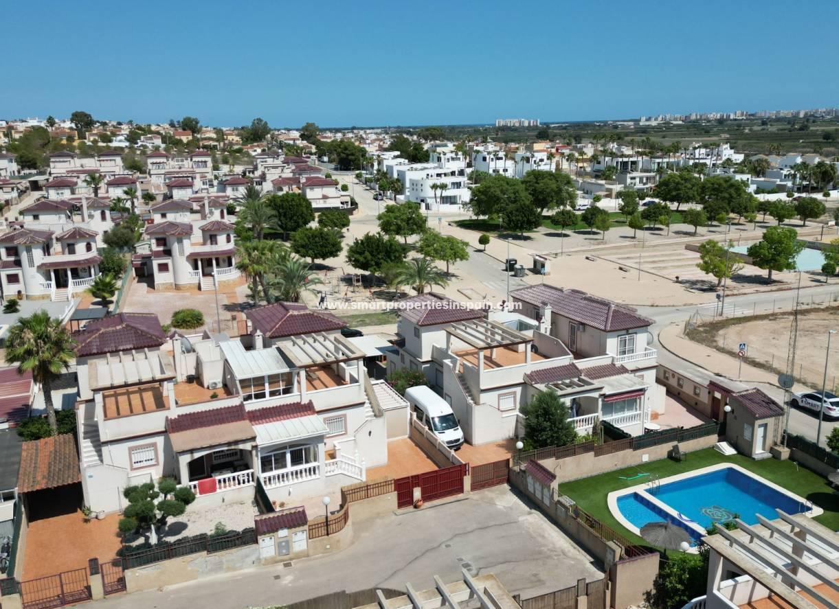 Wiederverkauf - Doppelhaushalfte - La Marina - Urbanización La Marina