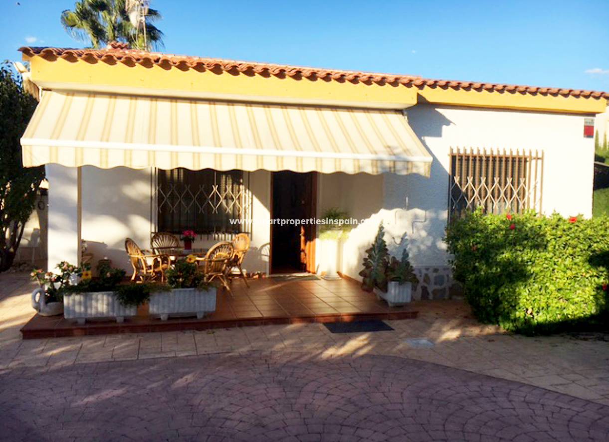 Wiederverkauf - Finca - La Marina - Urbanización La Marina