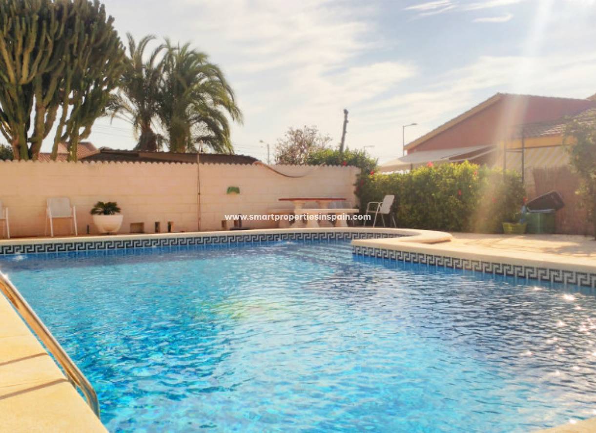 Wiederverkauf - Finca - La Marina - Urbanización La Marina