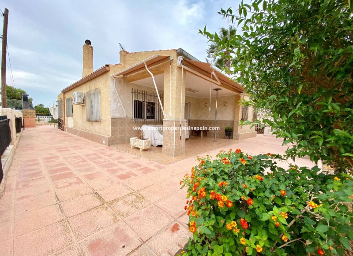 Wiederverkauf - Finca - La Marina - Urbanización La Marina