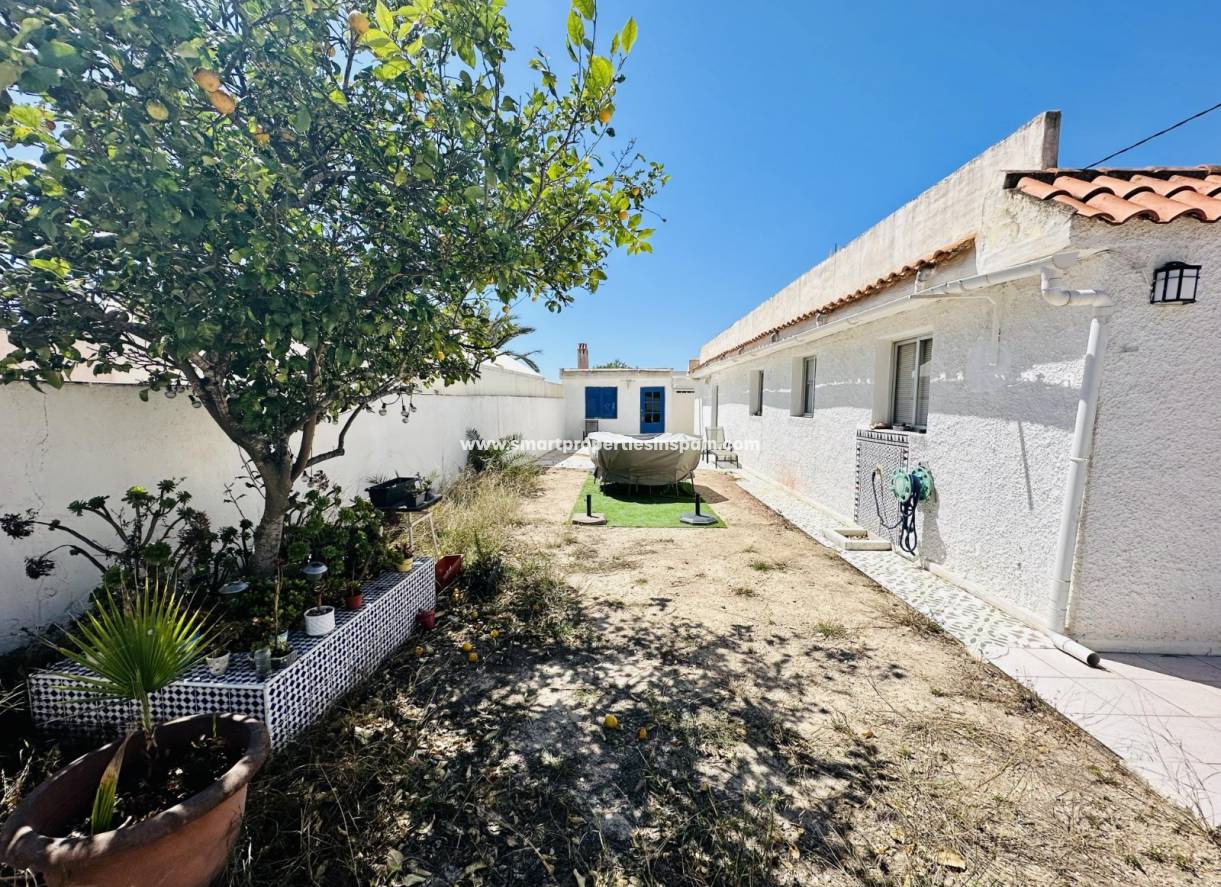 Wiederverkauf - Finca - La Marina - Urbanización La Marina