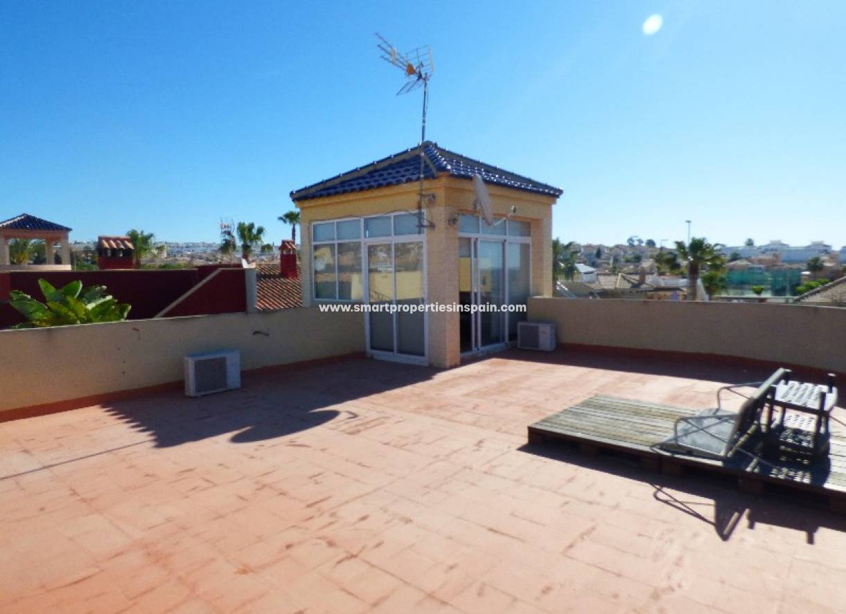 Wiederverkauf - Freistehendes Haus - La Marina - Urbanización La Marina