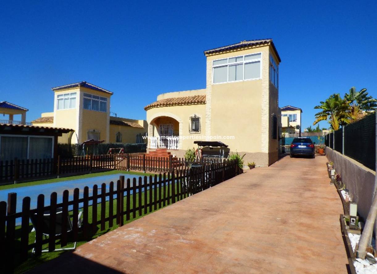 Wiederverkauf - Freistehendes Haus - La Marina - Urbanización La Marina