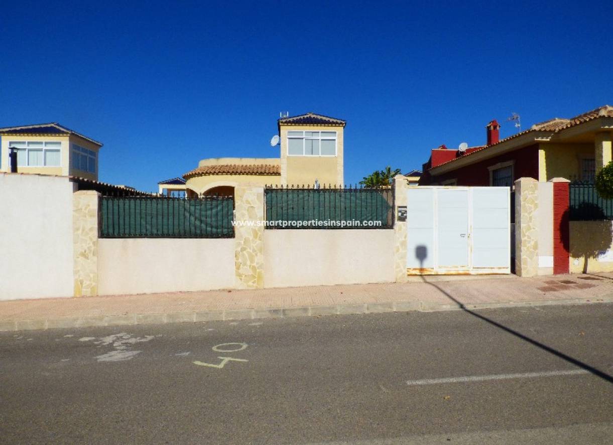 Wiederverkauf - Freistehendes Haus - La Marina - Urbanización La Marina