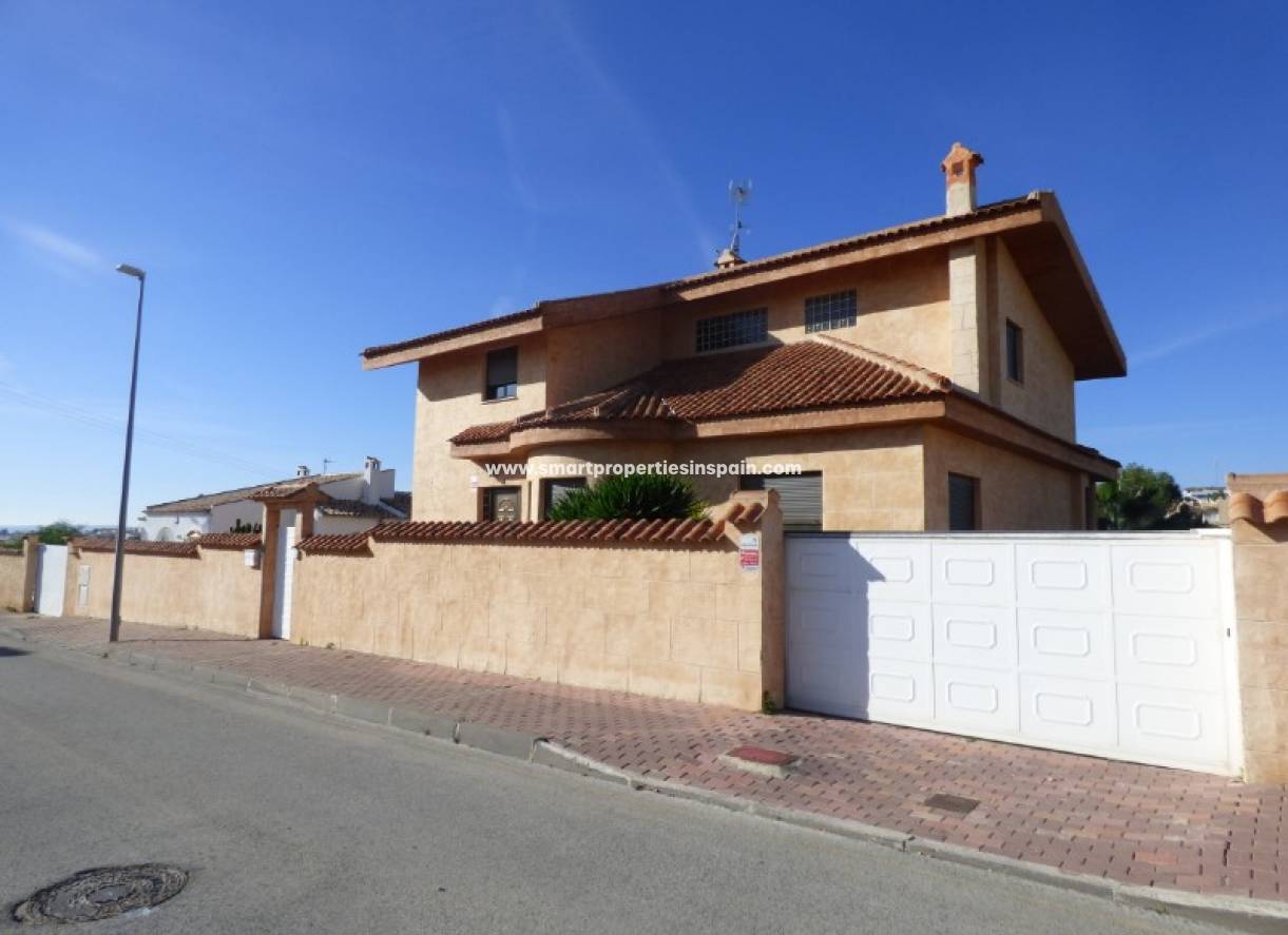 Wiederverkauf - Freistehendes Haus - La Marina - Urbanización La Marina
