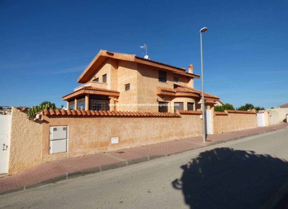 Wiederverkauf - Freistehendes Haus - La Marina - Urbanización La Marina