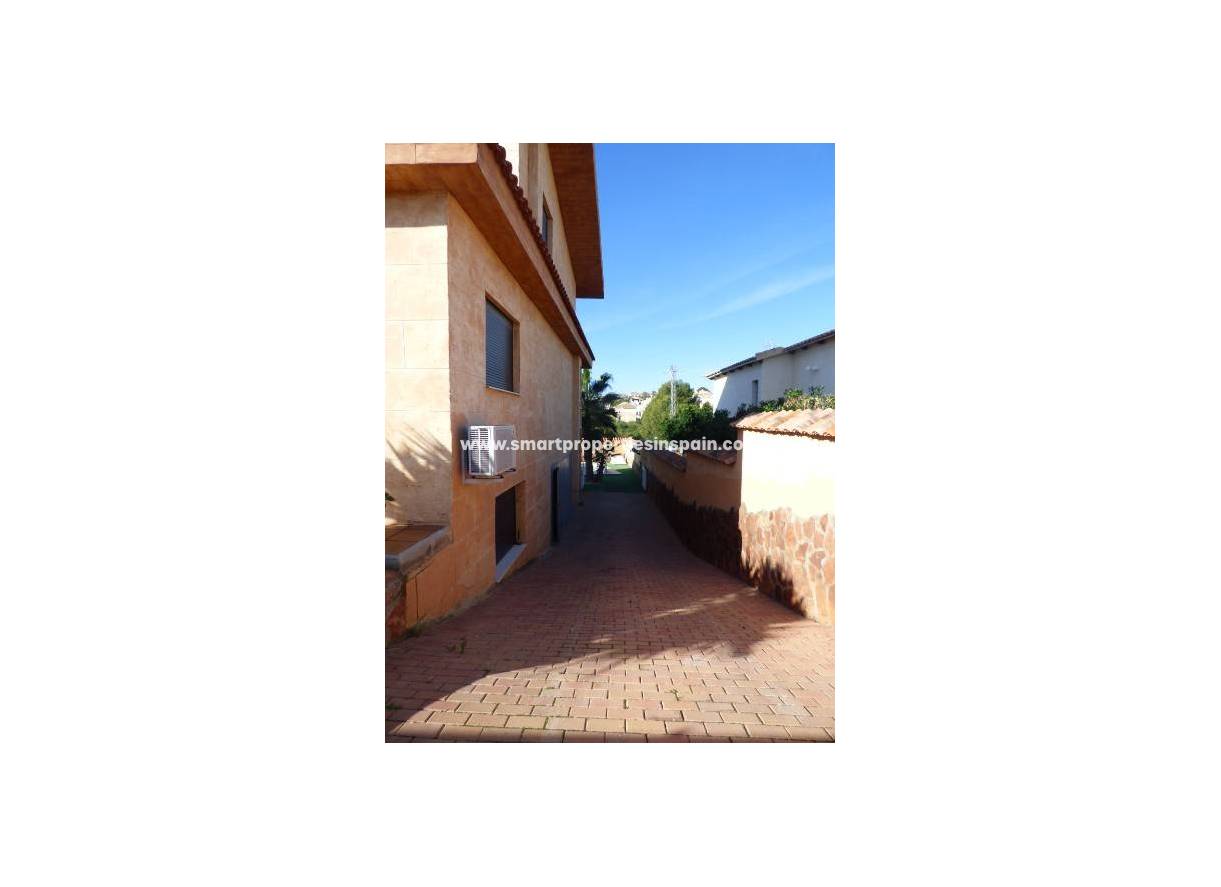 Wiederverkauf - Freistehendes Haus - La Marina - Urbanización La Marina