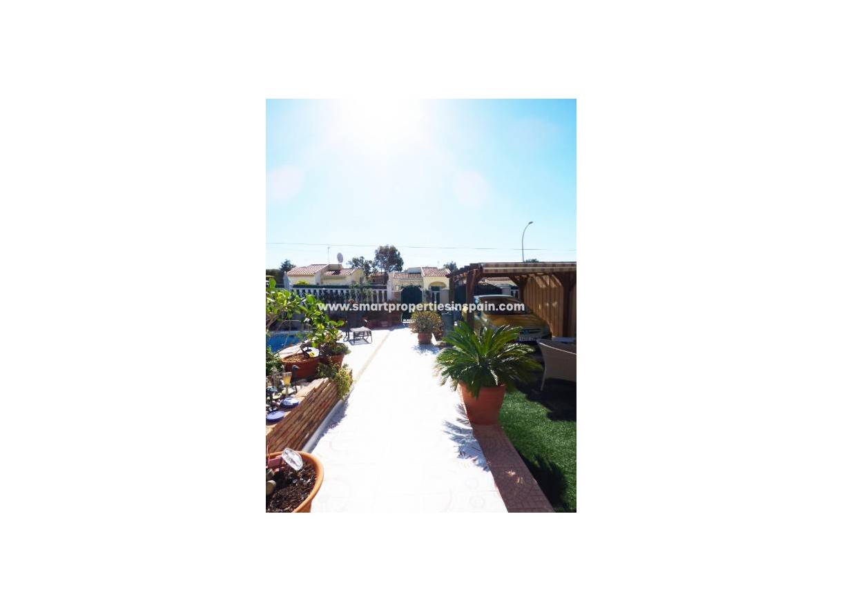 Wiederverkauf - Freistehendes Haus - La Marina - Urbanización La Marina
