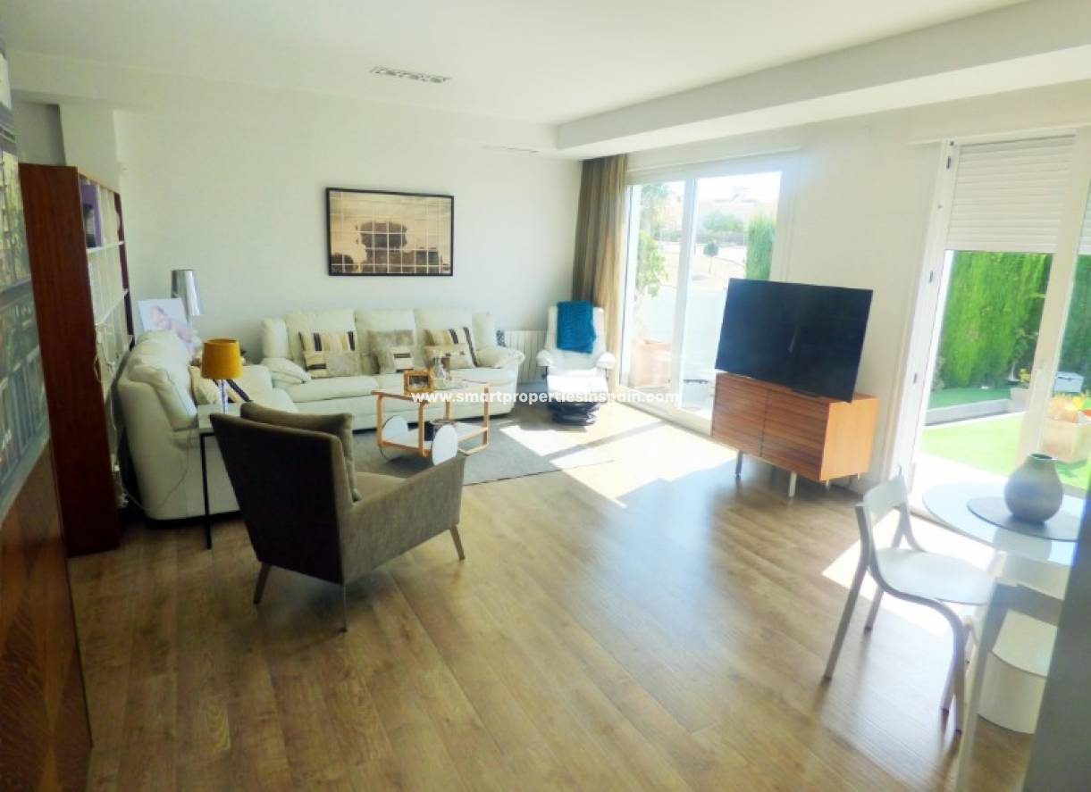 Wiederverkauf - Freistehendes Haus - La Marina - Urbanización La Marina