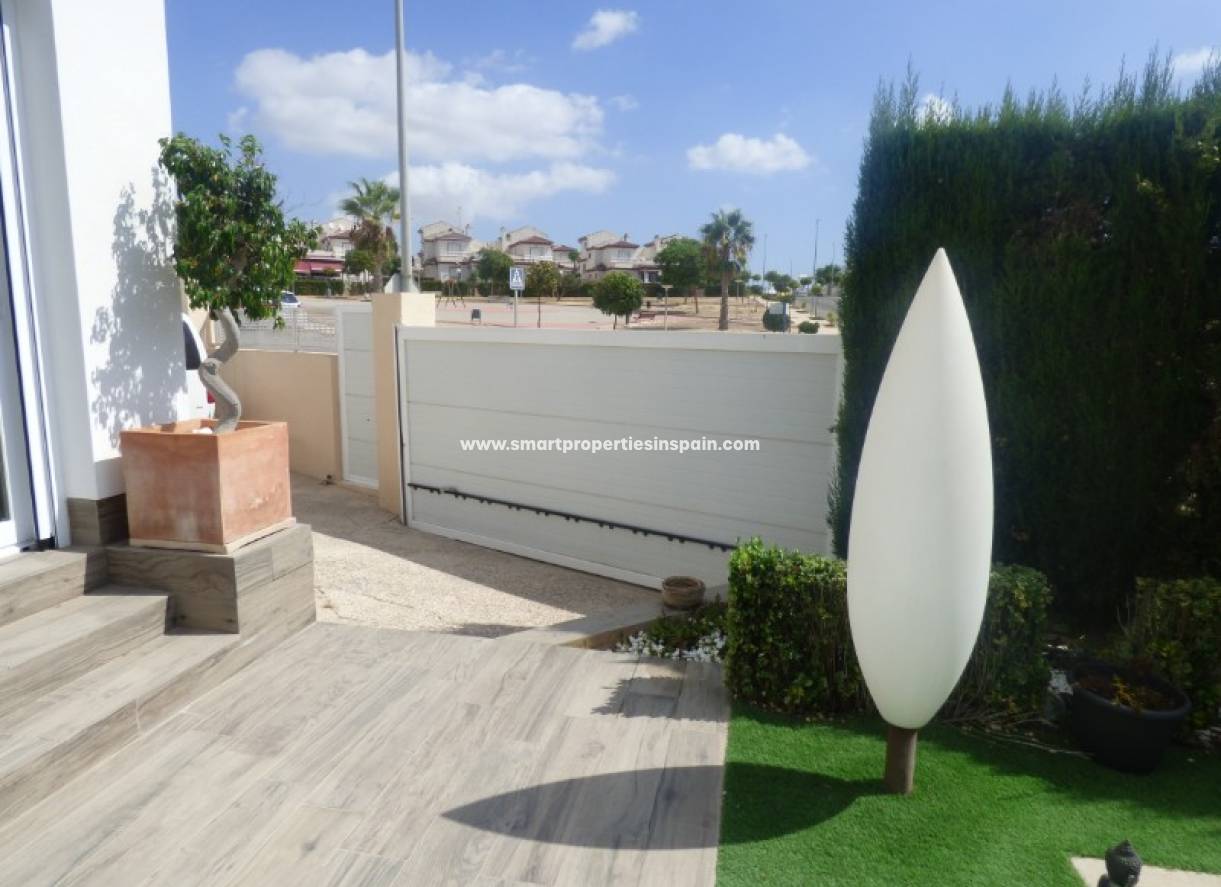Wiederverkauf - Freistehendes Haus - La Marina - Urbanización La Marina