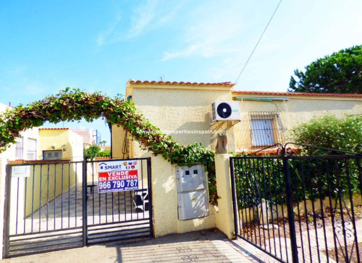 Wiederverkauf - Freistehendes Haus - La Marina - Urbanización La Marina