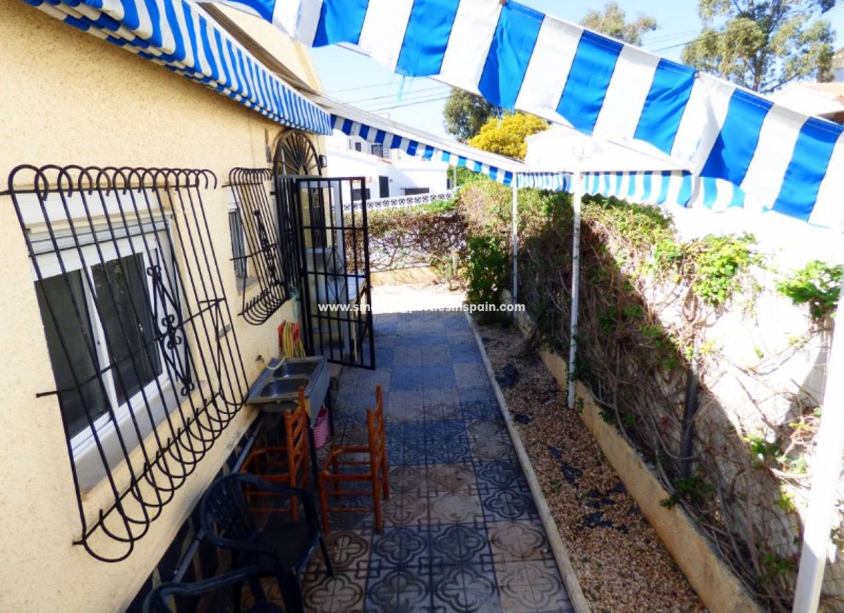Wiederverkauf - Freistehendes Haus - La Marina - Urbanización La Marina