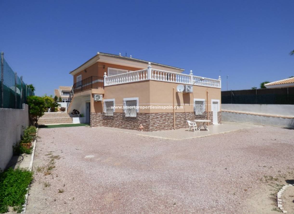 Wiederverkauf - Freistehendes Haus - La Marina - Urbanización La Marina