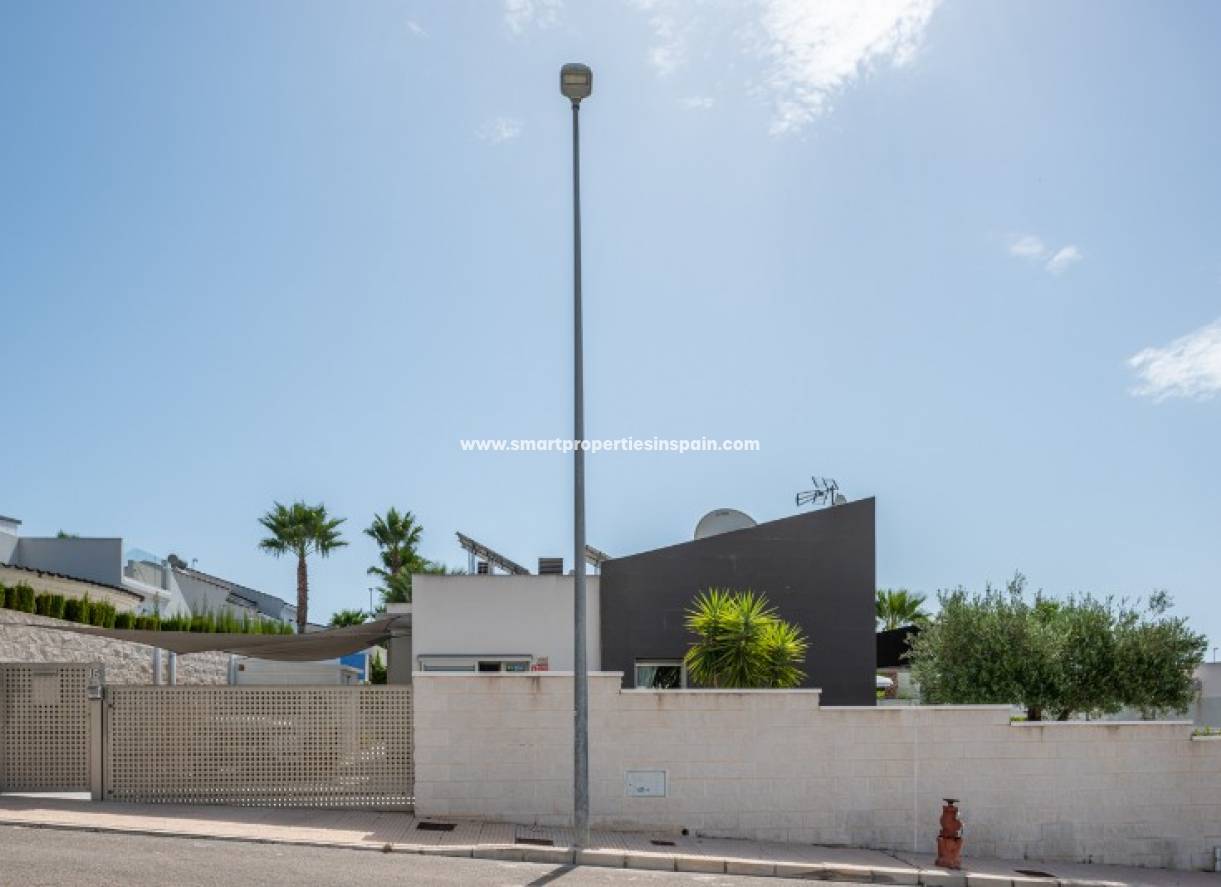 Wiederverkauf - Freistehendes Haus - La Marina - Urbanización La Marina