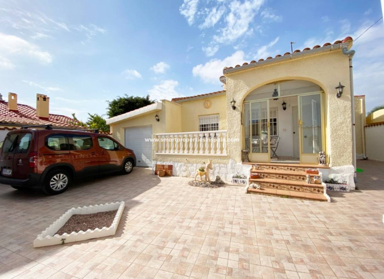 Wiederverkauf - Freistehendes Haus - La Marina - Urbanización La Marina