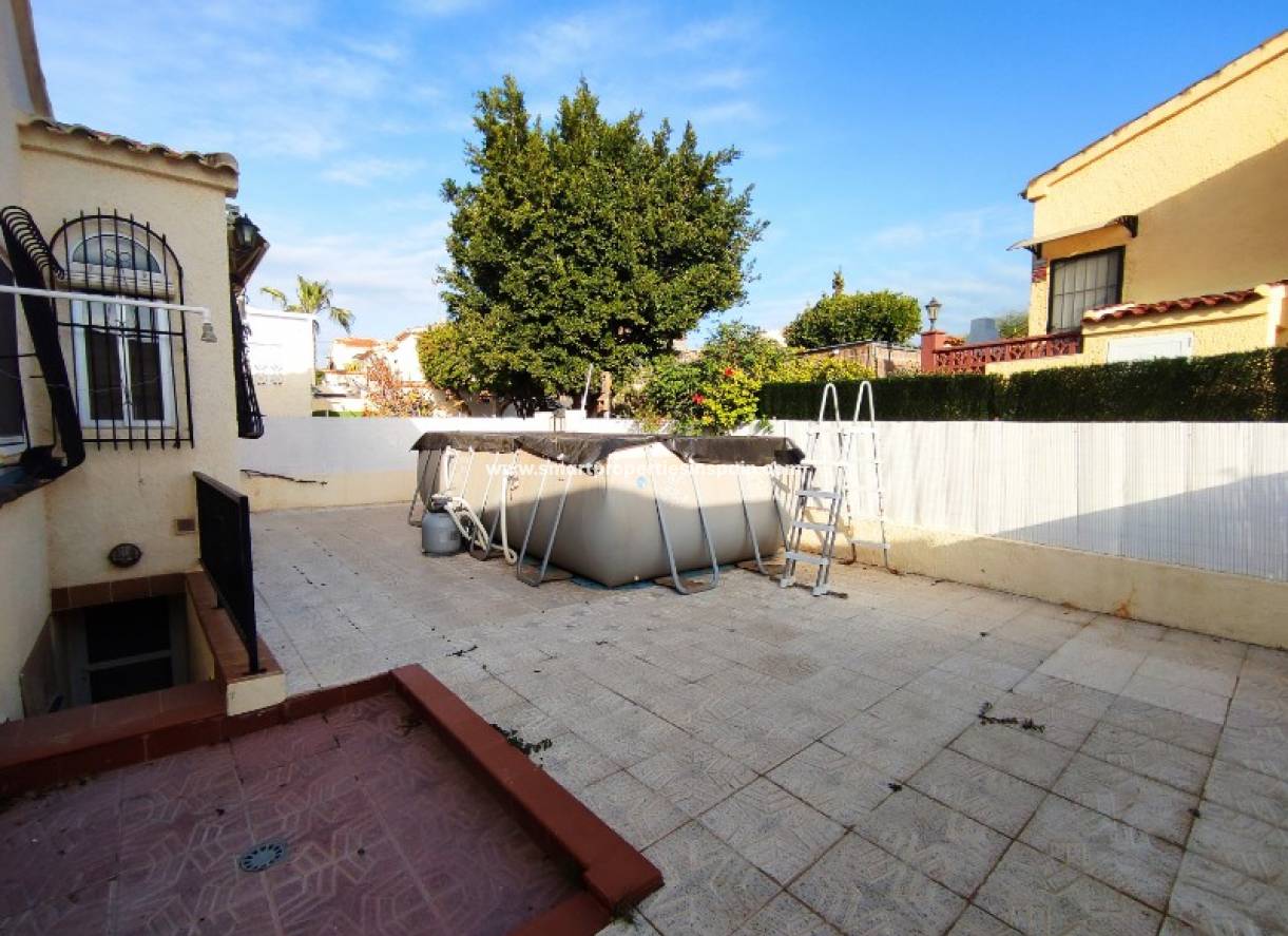 Wiederverkauf - Freistehendes Haus - La Marina - Urbanización La Marina