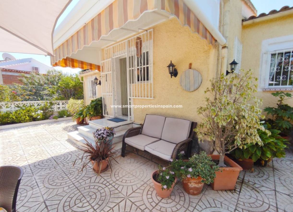 Wiederverkauf - Freistehendes Haus - La Marina - Urbanización La Marina