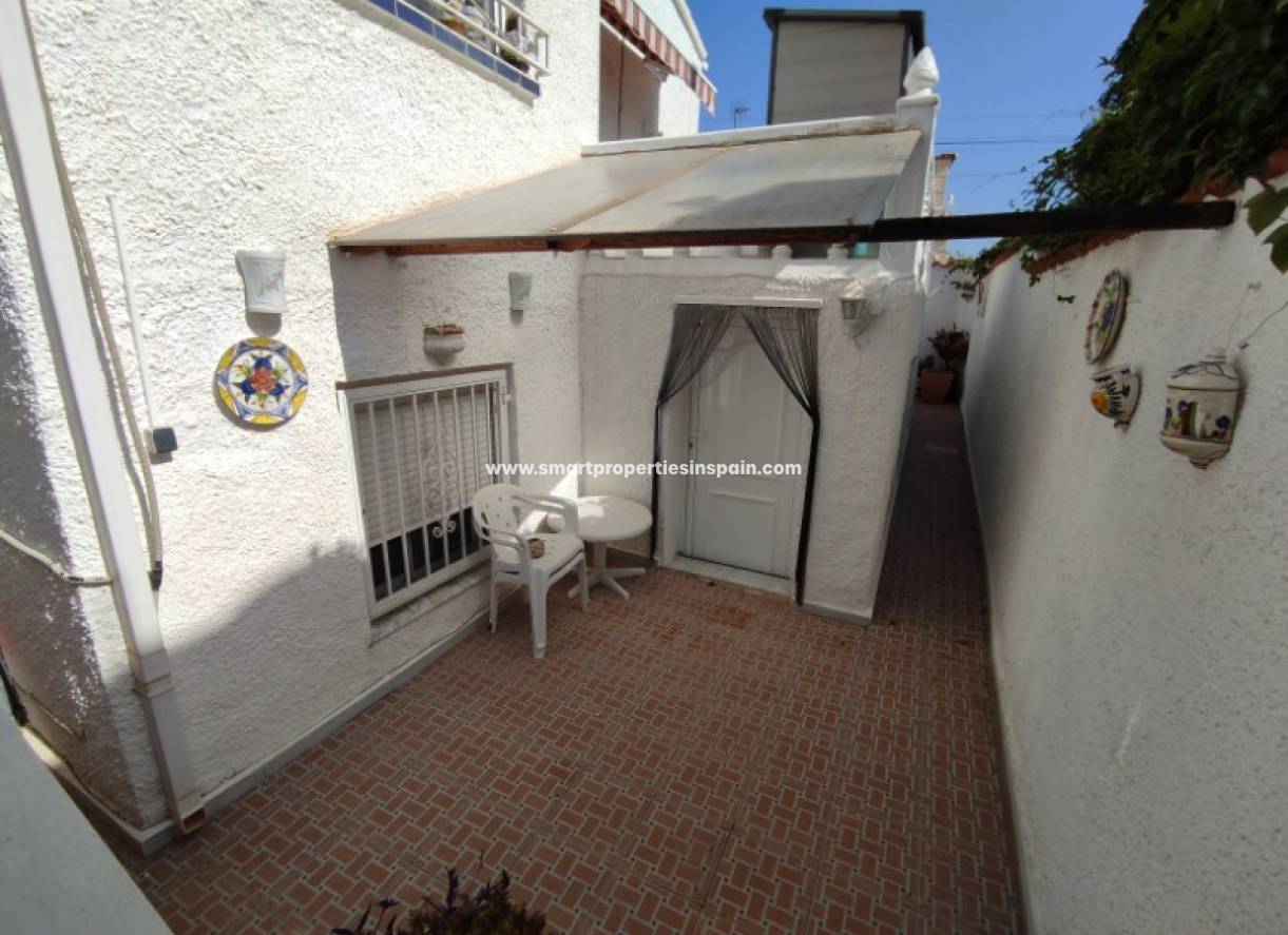 Wiederverkauf - Freistehendes Haus - La Marina - Urbanización La Marina