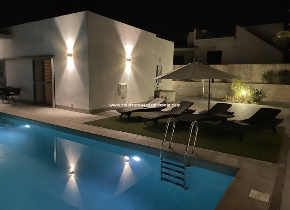 Wiederverkauf - Freistehendes Haus - La Marina - Urbanización La Marina