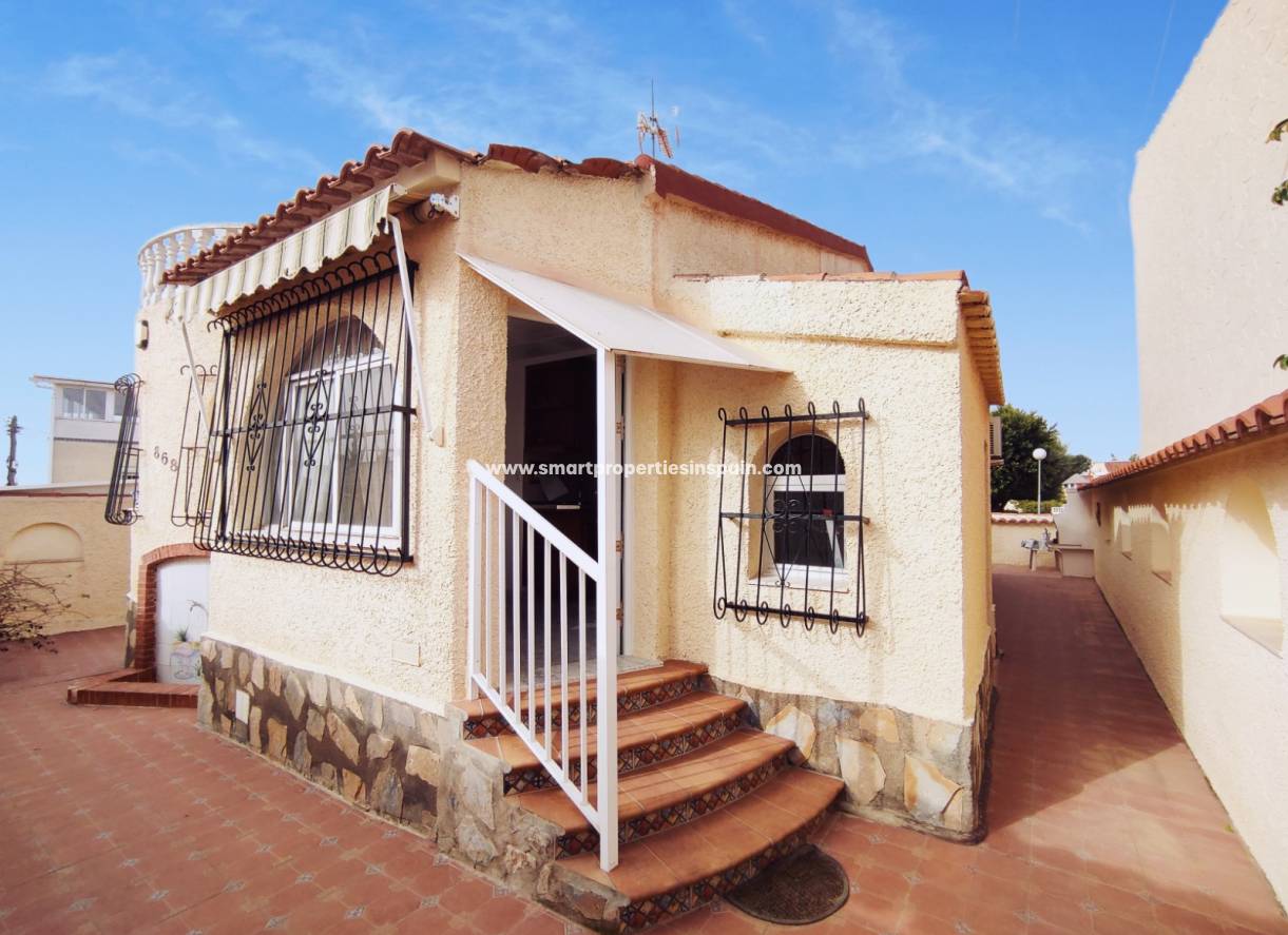 Wiederverkauf - Freistehendes Haus - La Marina - Urbanización La Marina