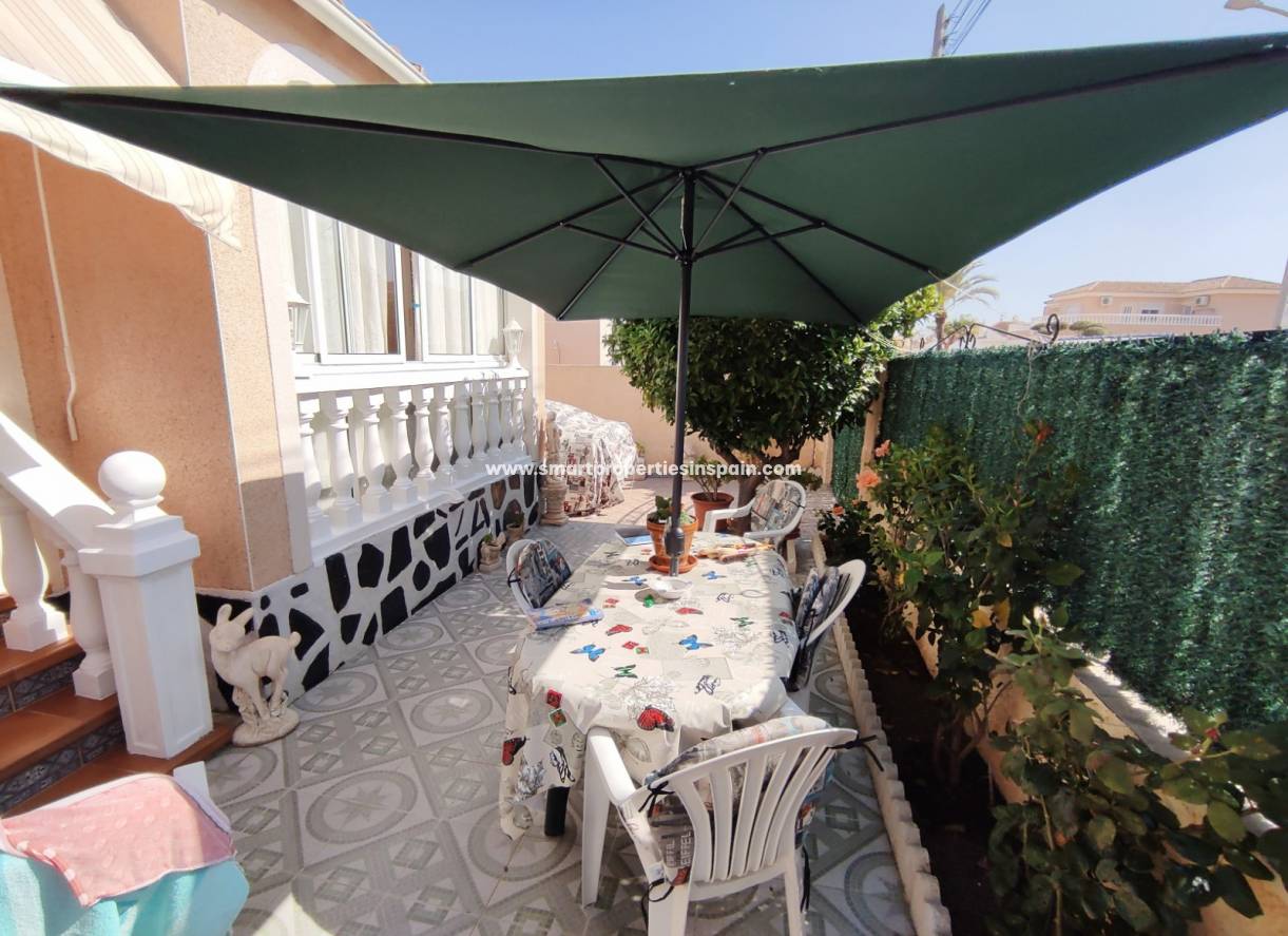 Wiederverkauf - Freistehendes Haus - La Marina - Urbanización La Marina