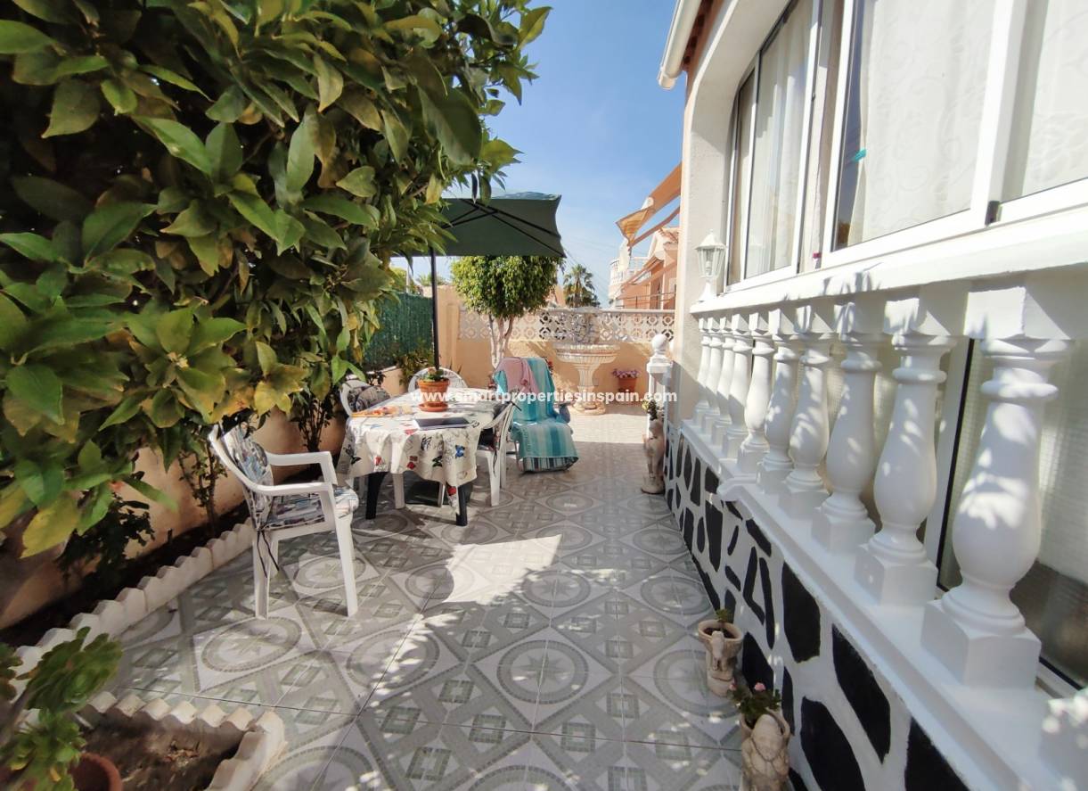 Wiederverkauf - Freistehendes Haus - La Marina - Urbanización La Marina